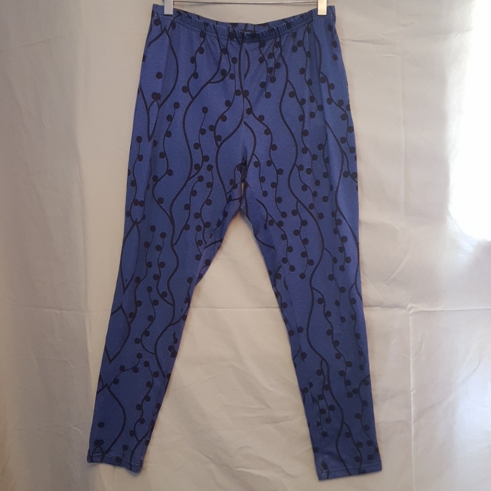 Vine design leggings.